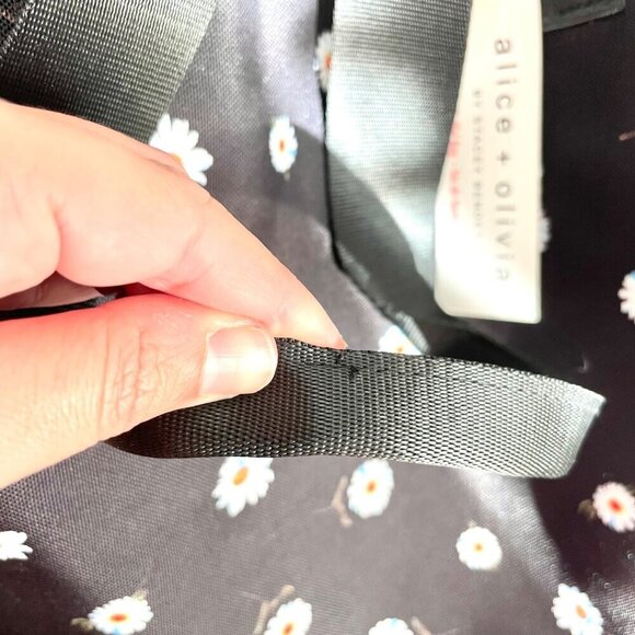 NWT ALICE + OLIVIA X Fabfitfun Daisy Print Duffle Bag - Picture 7 of 9